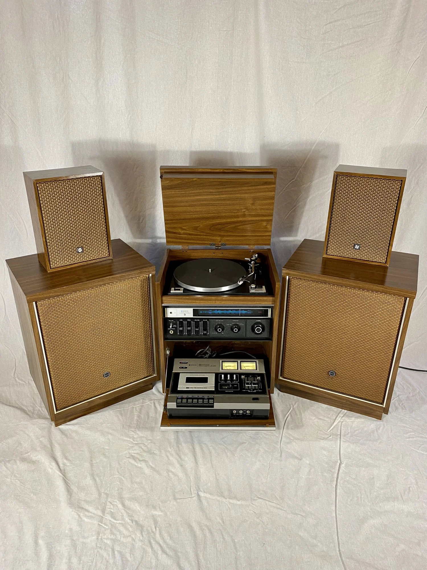 Sanyo Quadraphonic Waffle Grills — Retraphonics